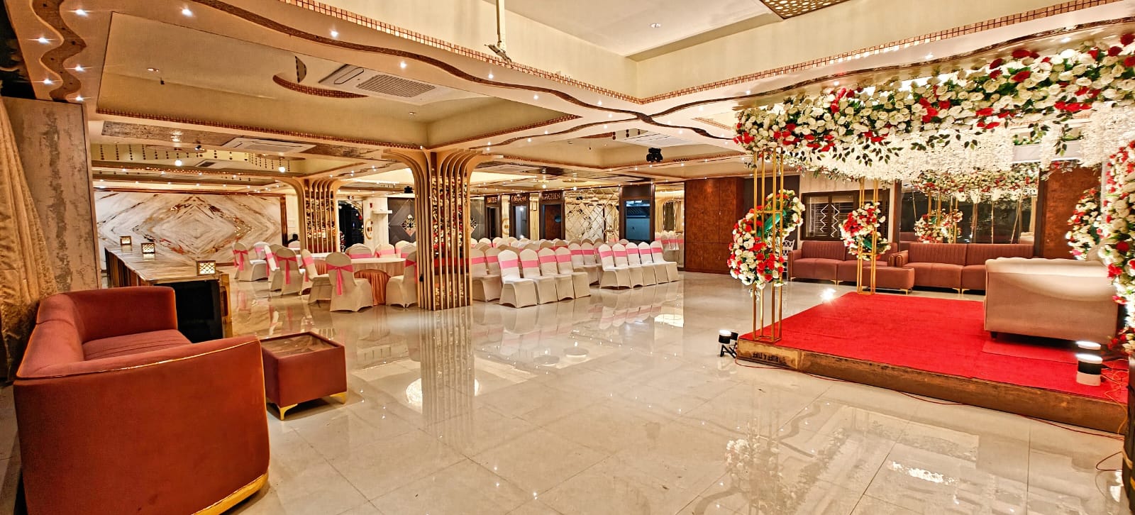 Luxurious banquet hall interior ROYALLIA BANQUET 4th floor New Town